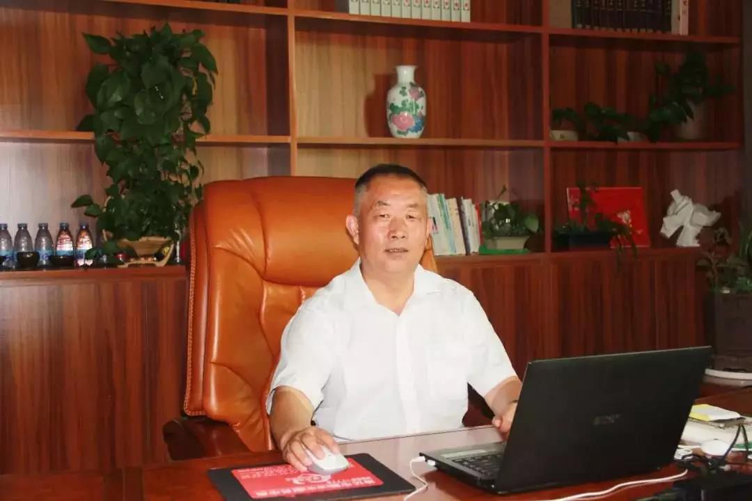 【改變農(nóng)業(yè)40人】王小崗——以農(nóng)貿(mào)市場(chǎng)為核心，推進(jìn)農(nóng)產(chǎn)品精準(zhǔn)扶貧戰(zhàn)略