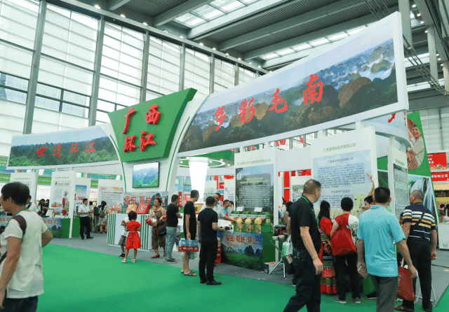 福田區(qū)對(duì)口幫扶廣西環(huán)江縣展團(tuán)在第五屆深圳綠博會(huì)農(nóng)產(chǎn)品采購(gòu)簽約，現(xiàn)正緊鑼密鼓逐步落實(shí)